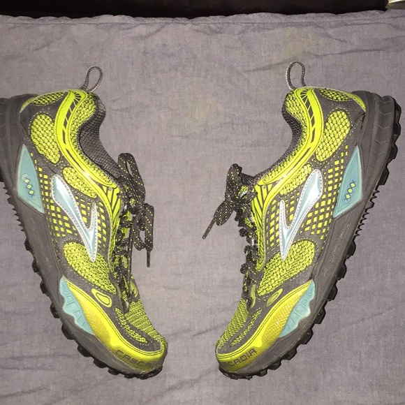 Brooks Shoes - Brooks Cascadia size 9